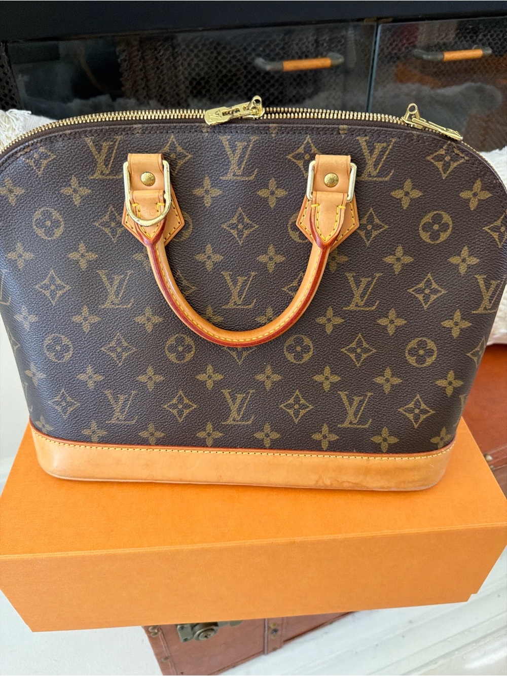 Louis Vuitton Monogram Alma - Picture 5 of 8